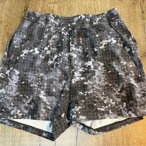 Lululemon Men's Black Gray Digital Camo S Pace Breaker Shorts